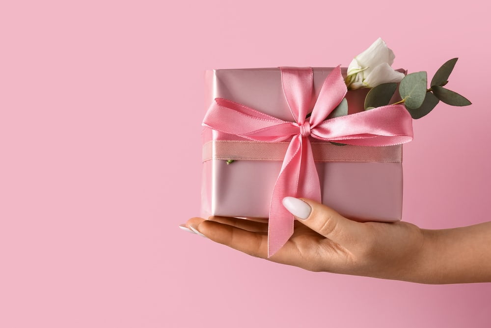 When to Give a Push Present: Timing Tips for New Partners